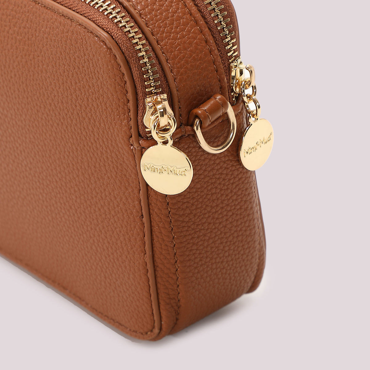 BORSA A TRACOLLA CON CUCITURE A VISTA