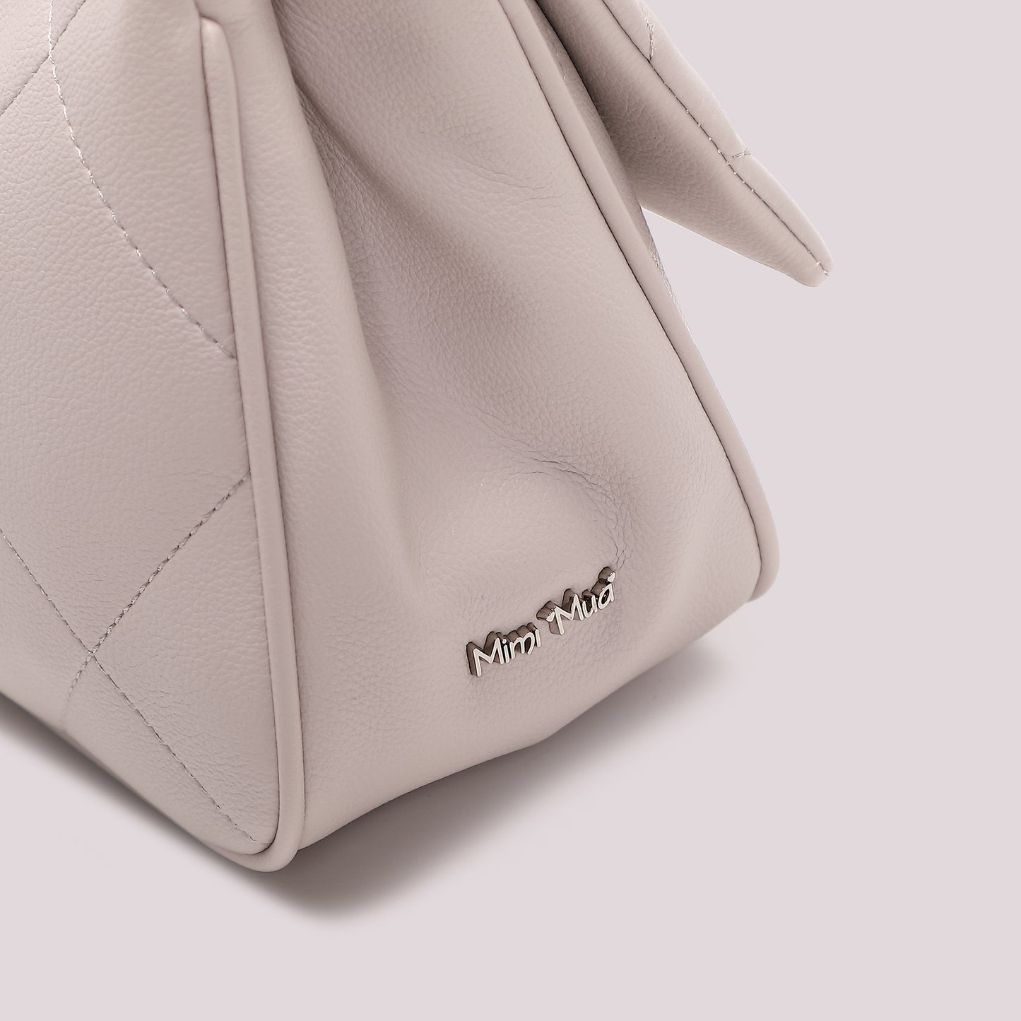 BORSA A SPALLA TRAPUNTATA CON PATTA