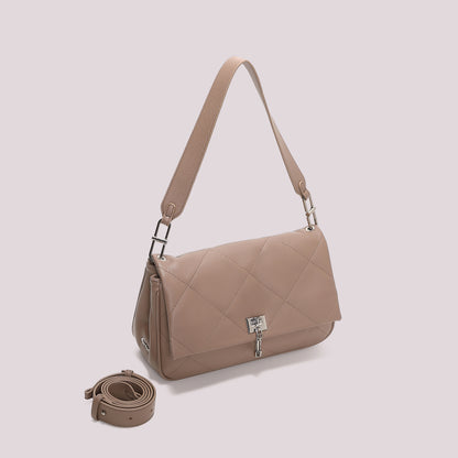 BORSA A SPALLA TRAPUNTATA CON PATTA