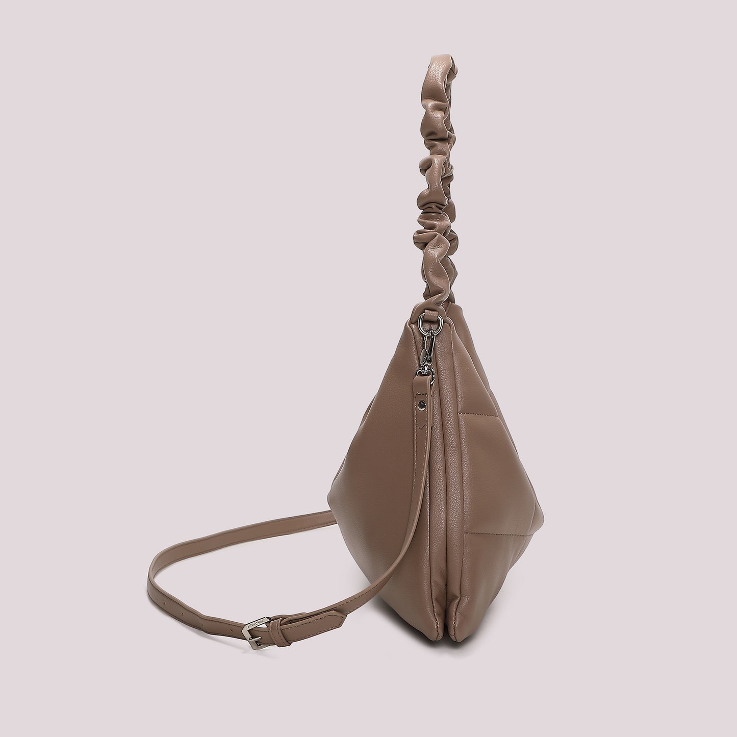 BORSA A SPALLA TRAPUNTATA