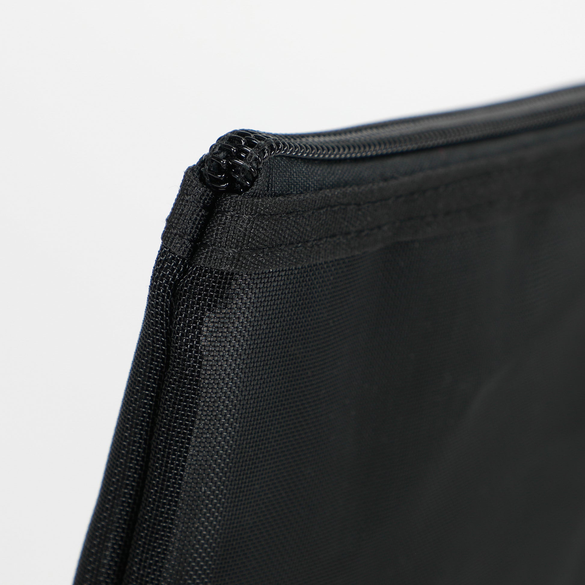 BEAUTY CASE BUSTINA IN RETE