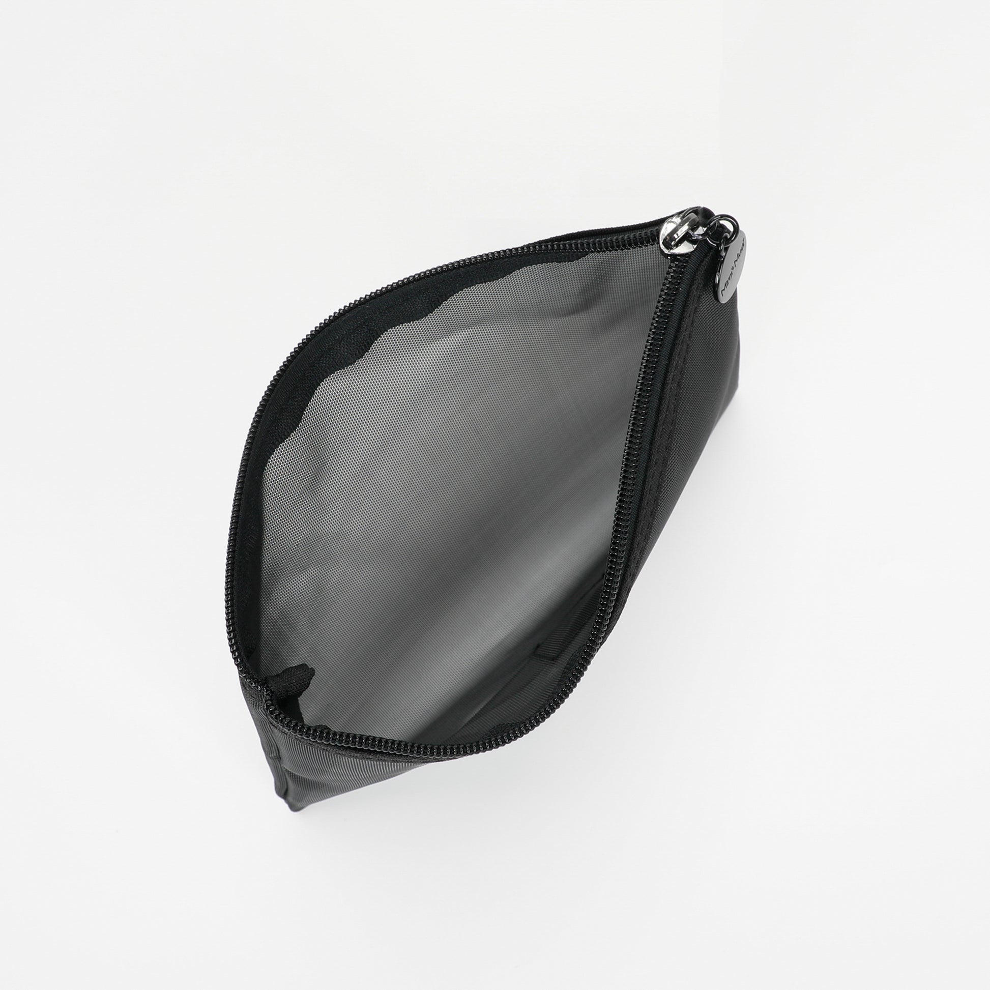 BEAUTY CASE BUSTINA IN RETE