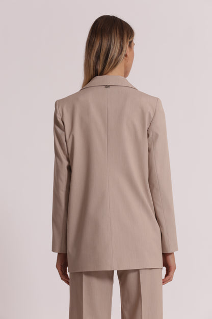 GIACCA CON DETTAGLIO SCRITTA FRONTALE