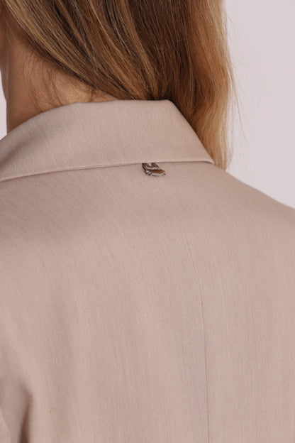 GIACCA CON DETTAGLIO SCRITTA FRONTALE