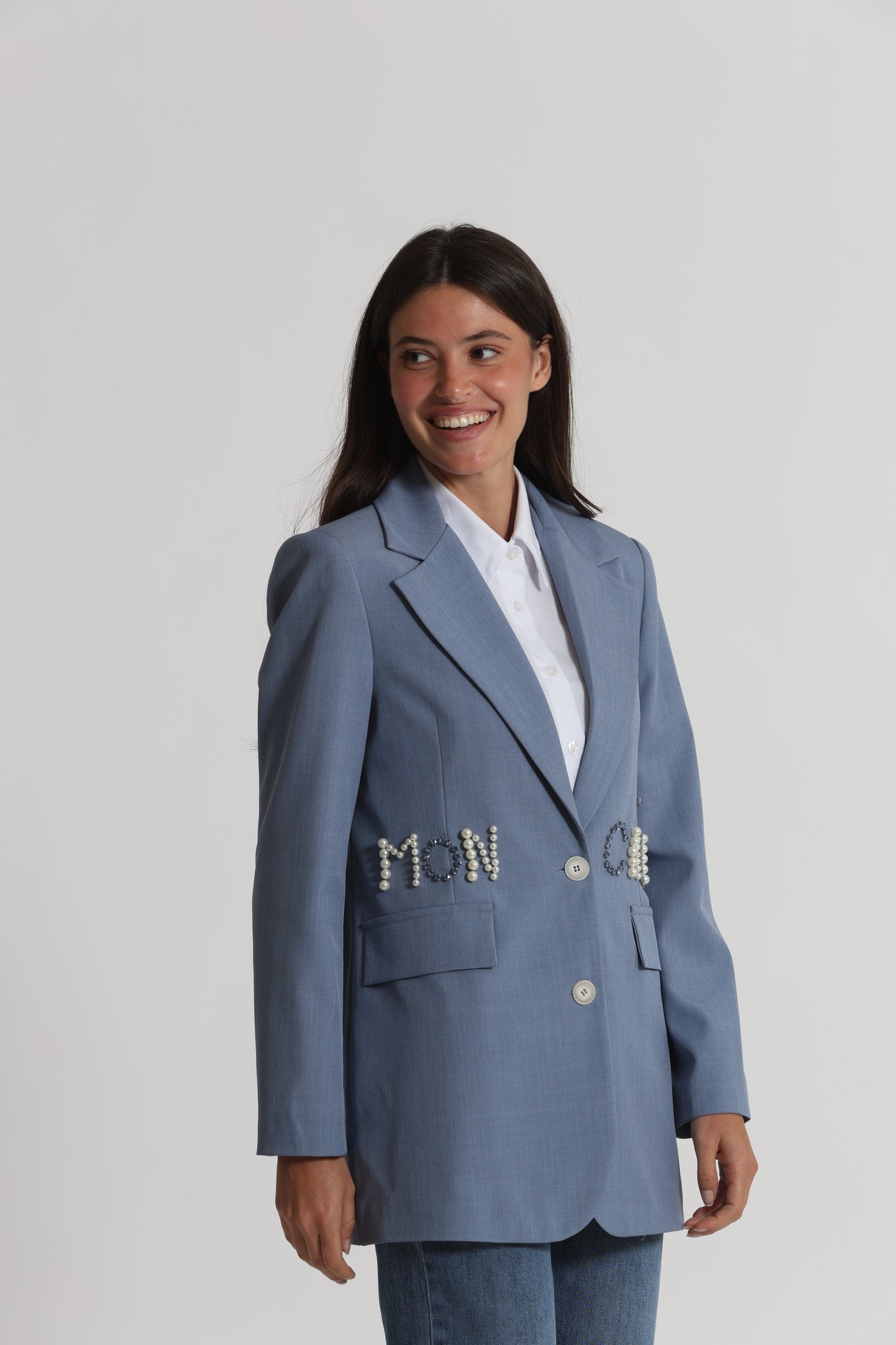 GIACCA CON DETTAGLIO SCRITTA FRONTALE