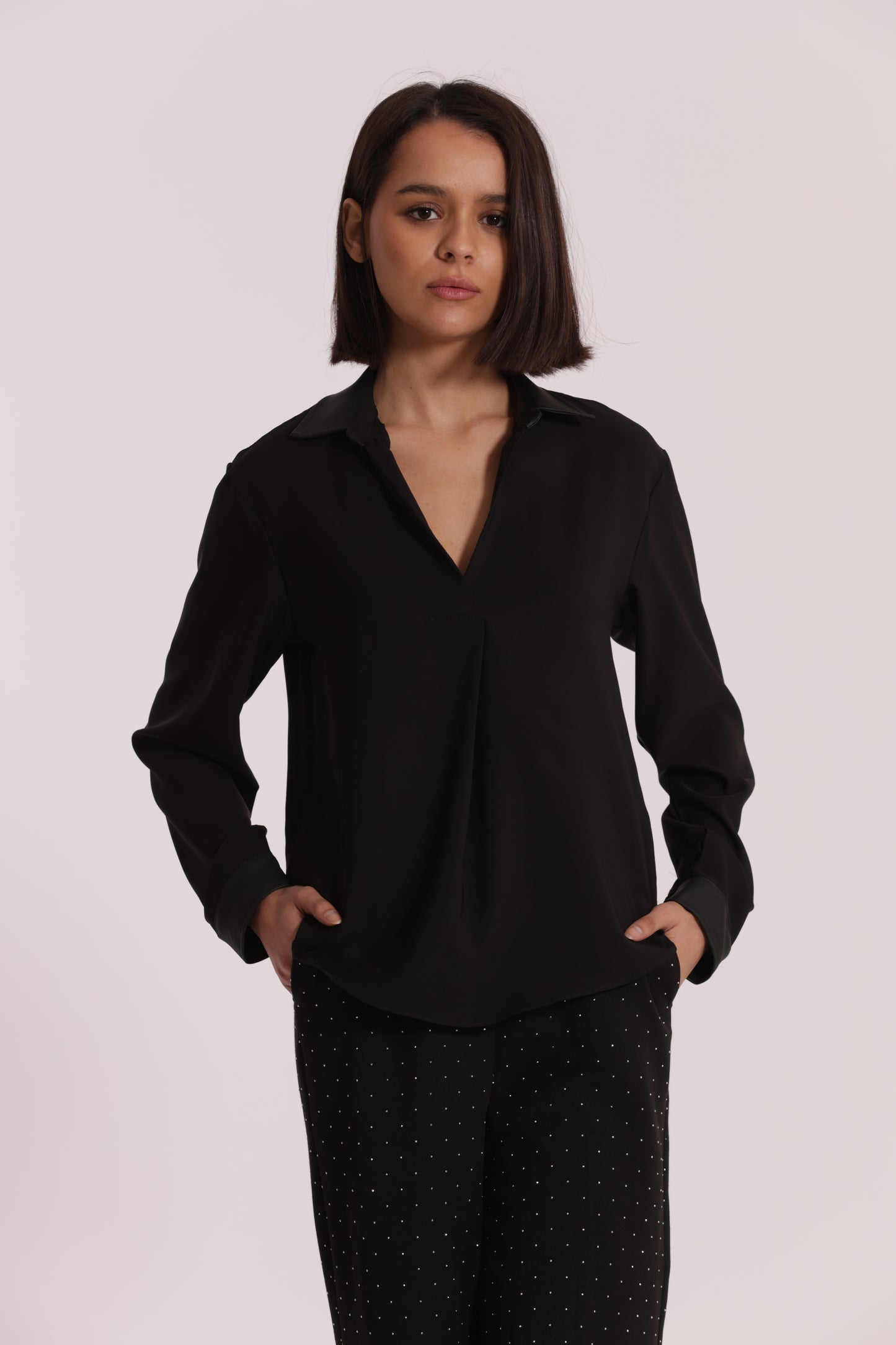 BLUSA CON COLLETTO DETTAGLI IN SIMIL PELLE