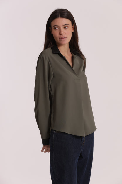 BLUSA CON COLLETTO DETTAGLI IN SIMIL PELLE