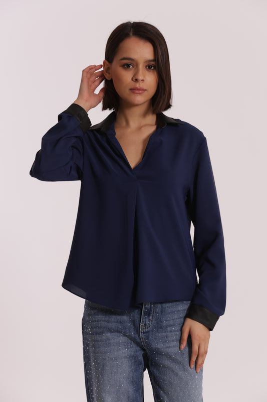 BLUSA CON COLLETTO DETTAGLI IN SIMIL PELLE