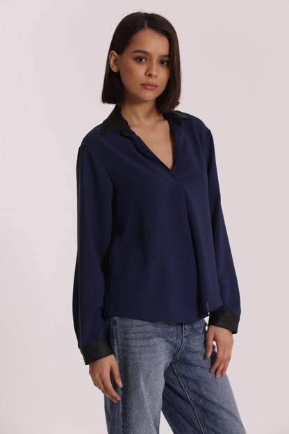 BLUSA CON COLLETTO DETTAGLI IN SIMIL PELLE