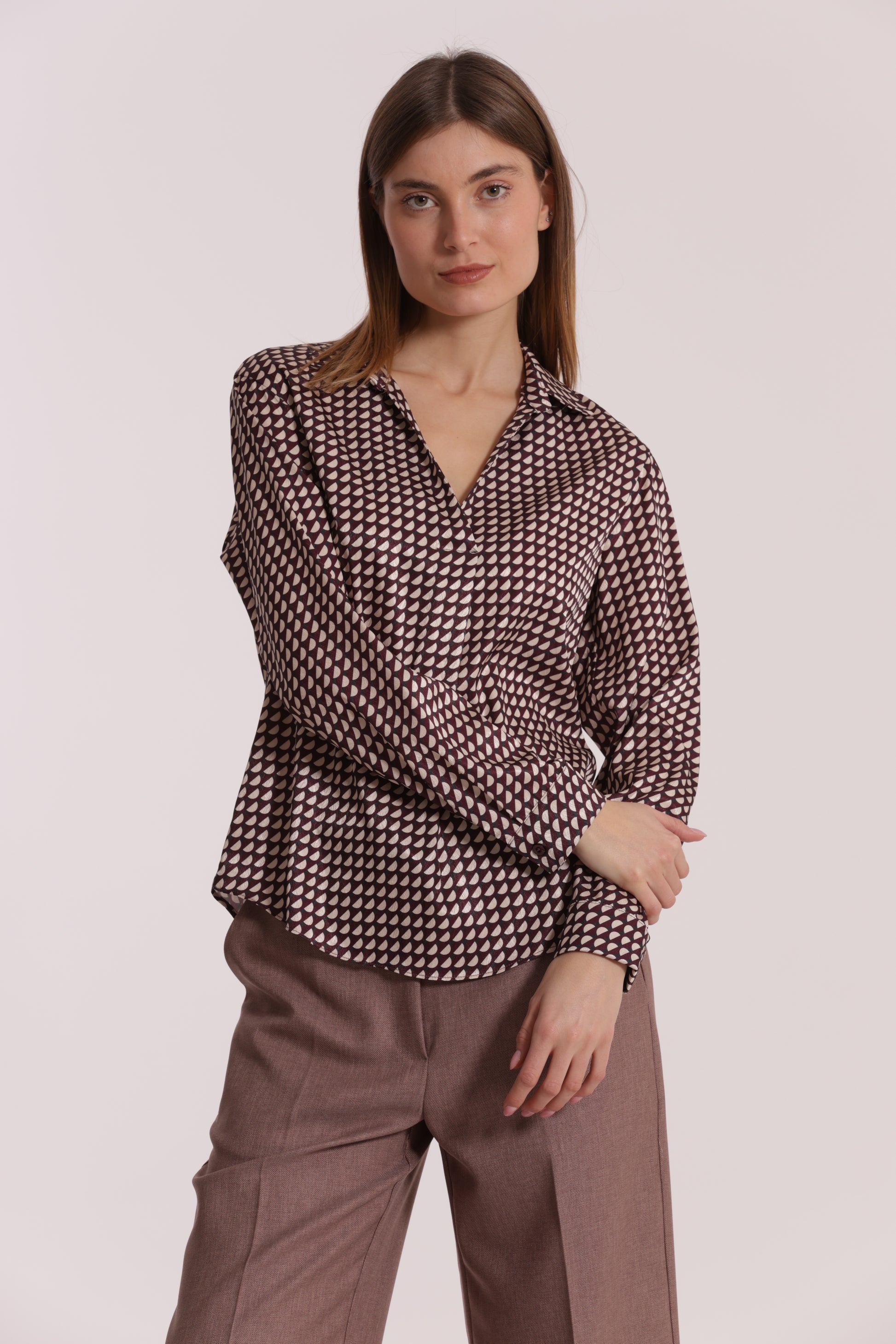 BLUSA SCOLLO A V FANTASIA GEO