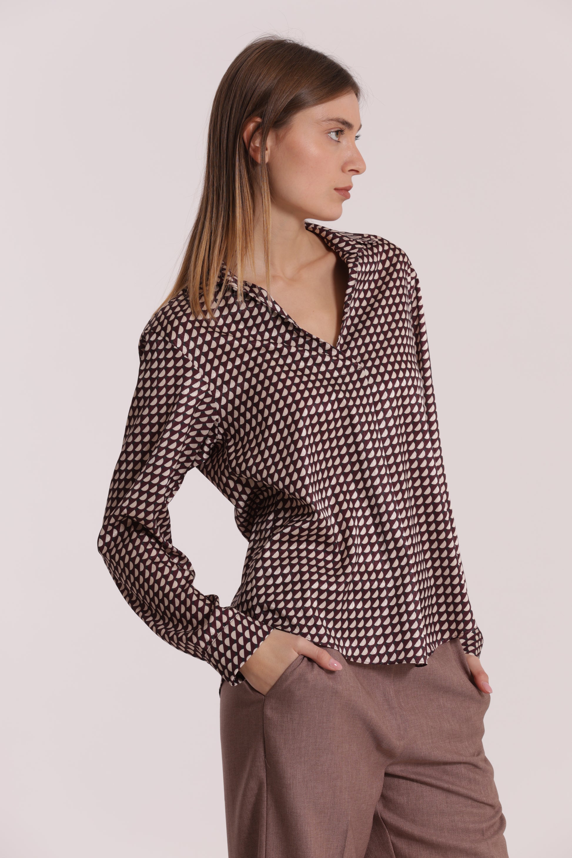 BLUSA SCOLLO A V FANTASIA GEO