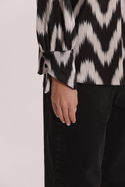 BLUSA CON SCOLLO TONDO FANTASIA CHEVRON