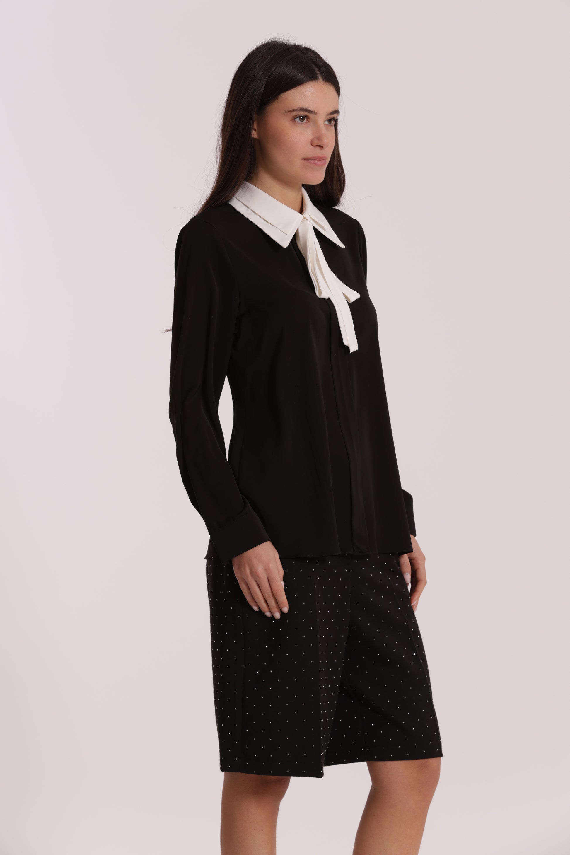 BLUSA CON COLLETTO E FIOCCO