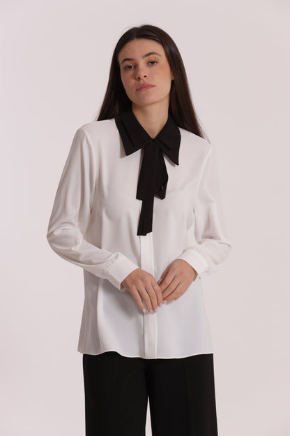 BLUSA CON COLLETTO E FIOCCO