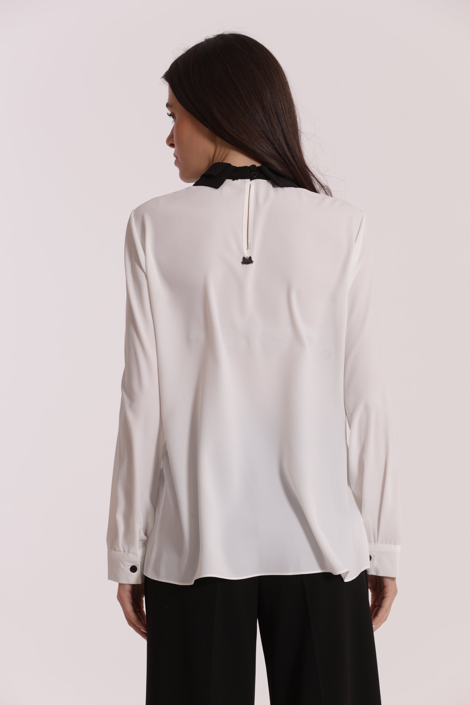 BLUSA CON COLLETTO E FIOCCO