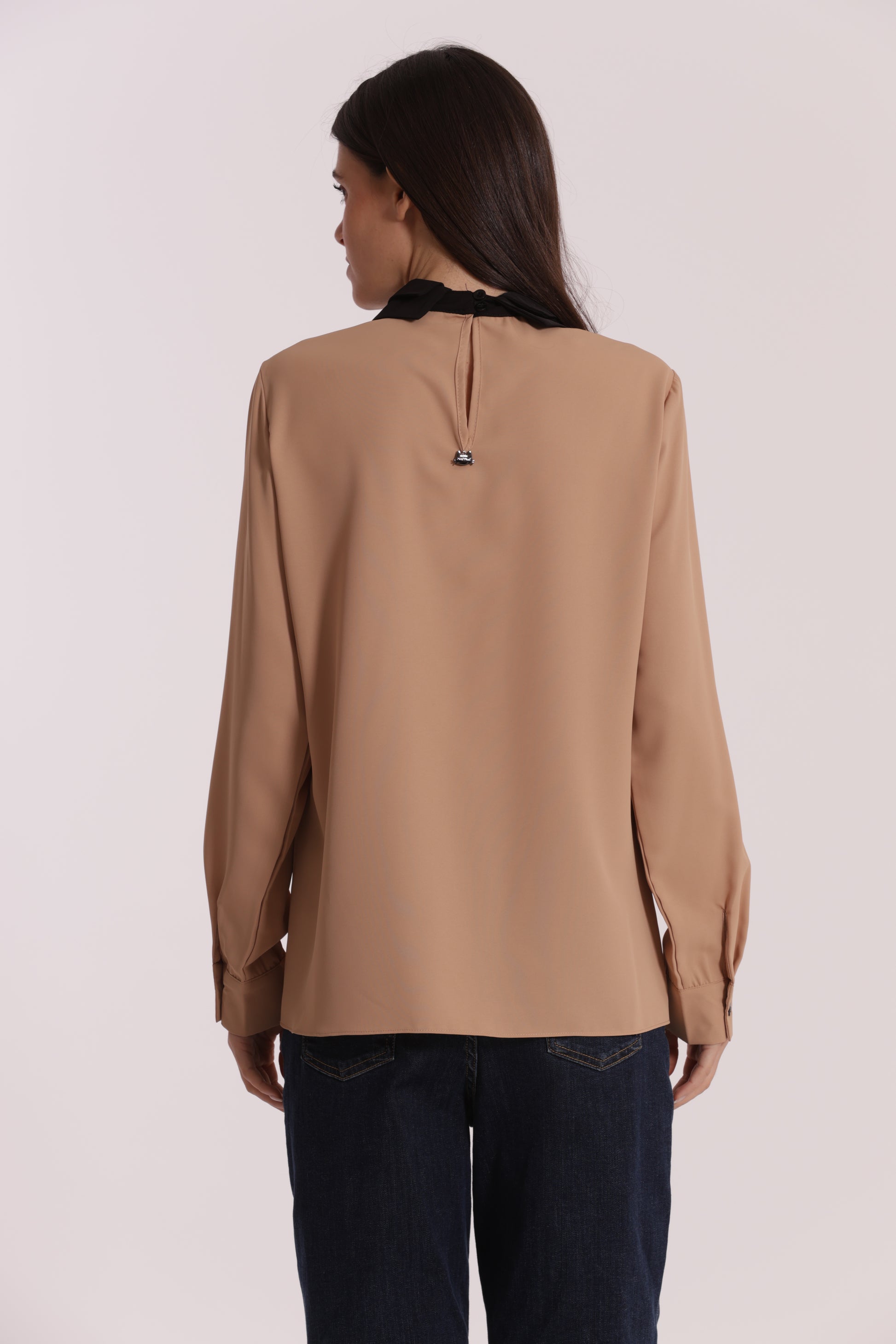 BLUSA CON COLLETTO E FIOCCO
