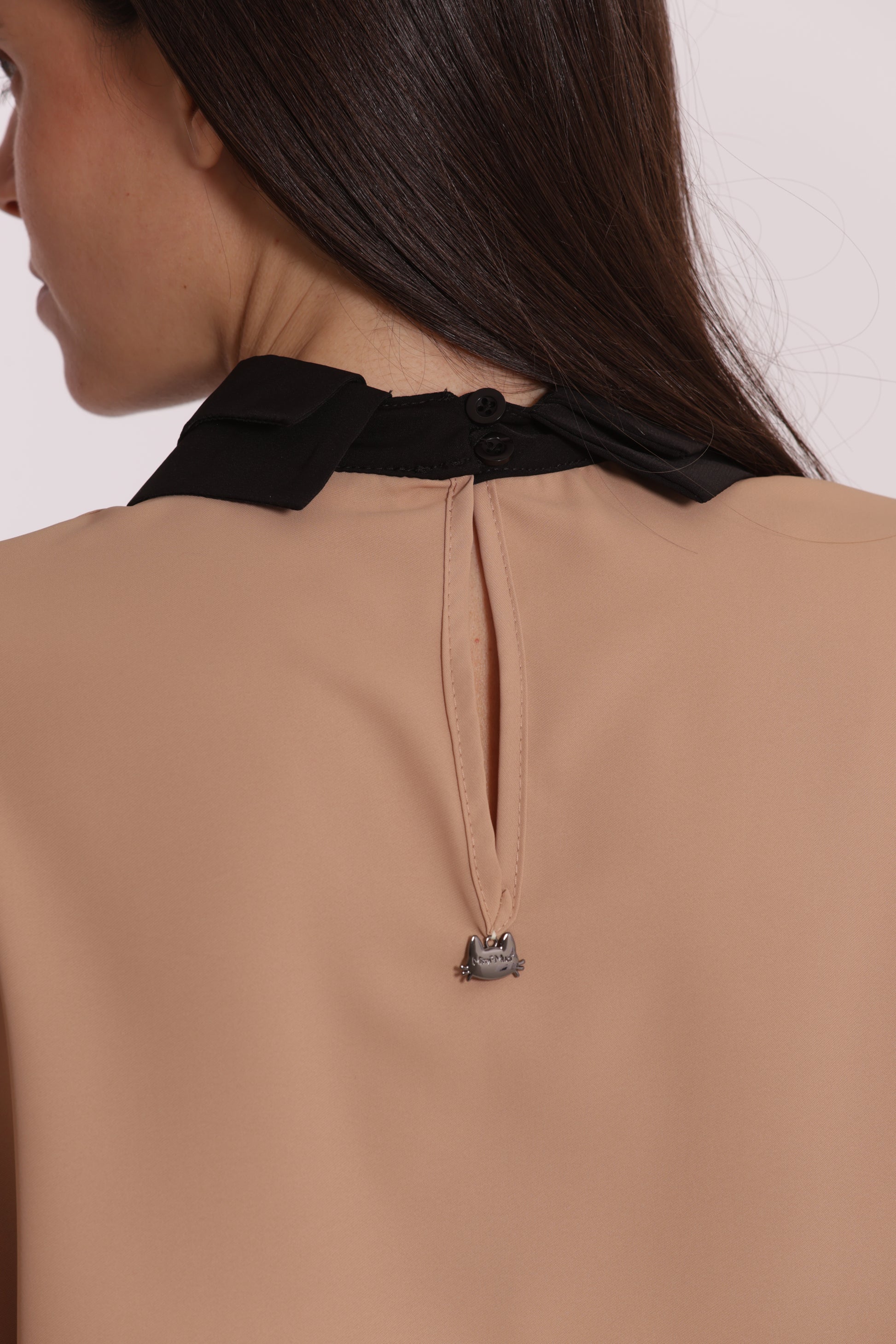 BLUSA CON COLLETTO E FIOCCO