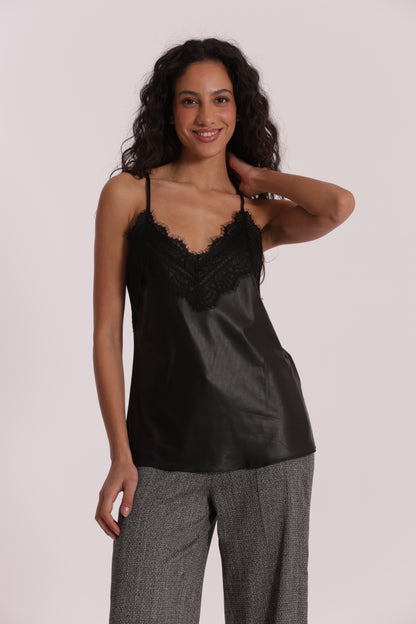 TOP IN SIMIL PELLE E DETTAGLIO IN PIZZO
