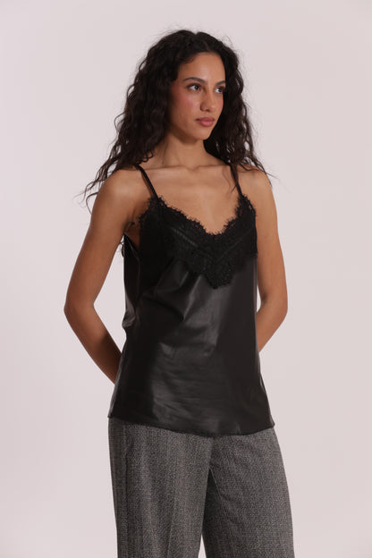 TOP IN SIMIL PELLE E DETTAGLIO IN PIZZO