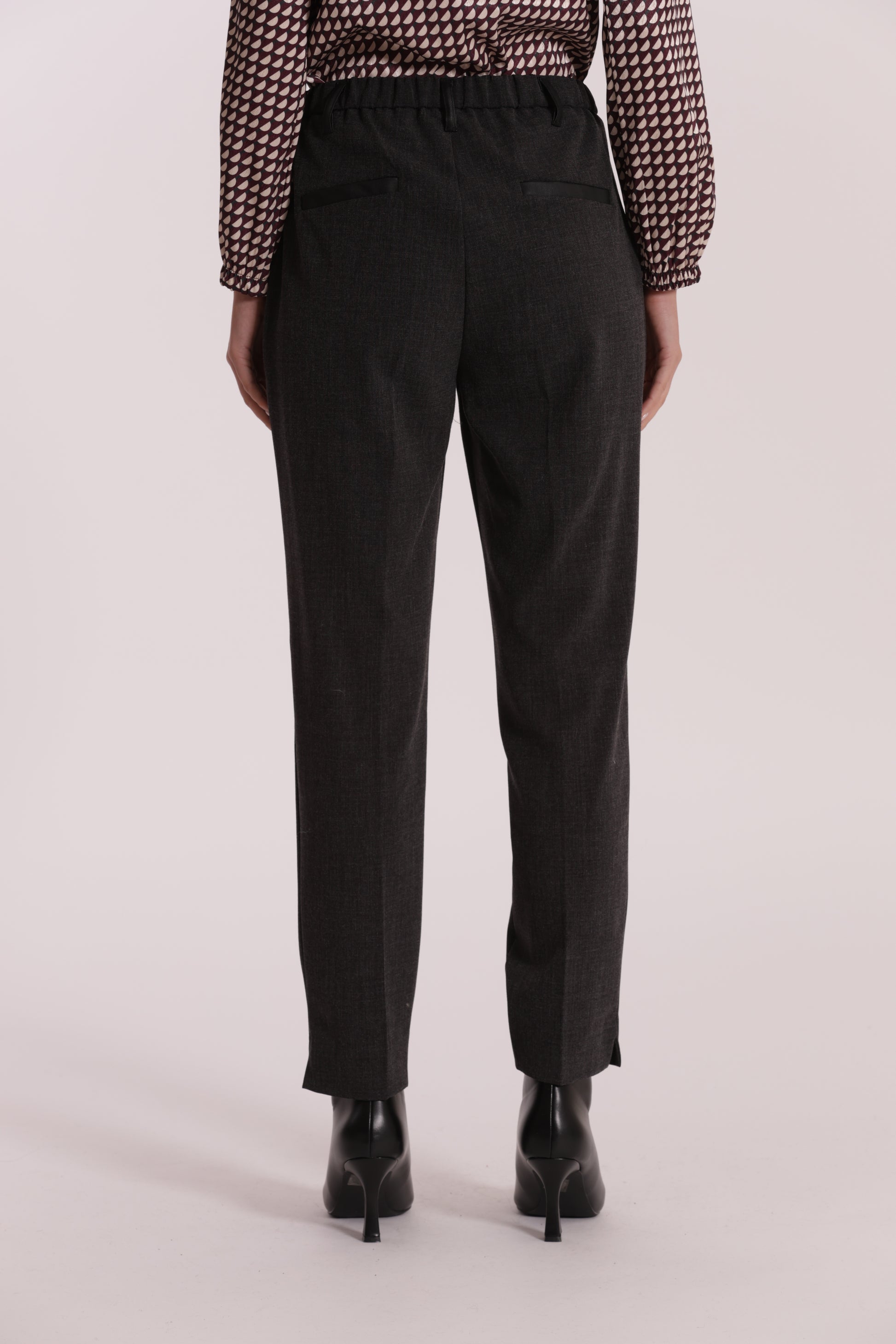 PANTALONE SIGARETTA ELASTICO DIETRO IN TESSUTO FIAMMATO