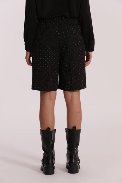 PANTALONE BERMUDA CON APPLICAZIONE DI STRASS