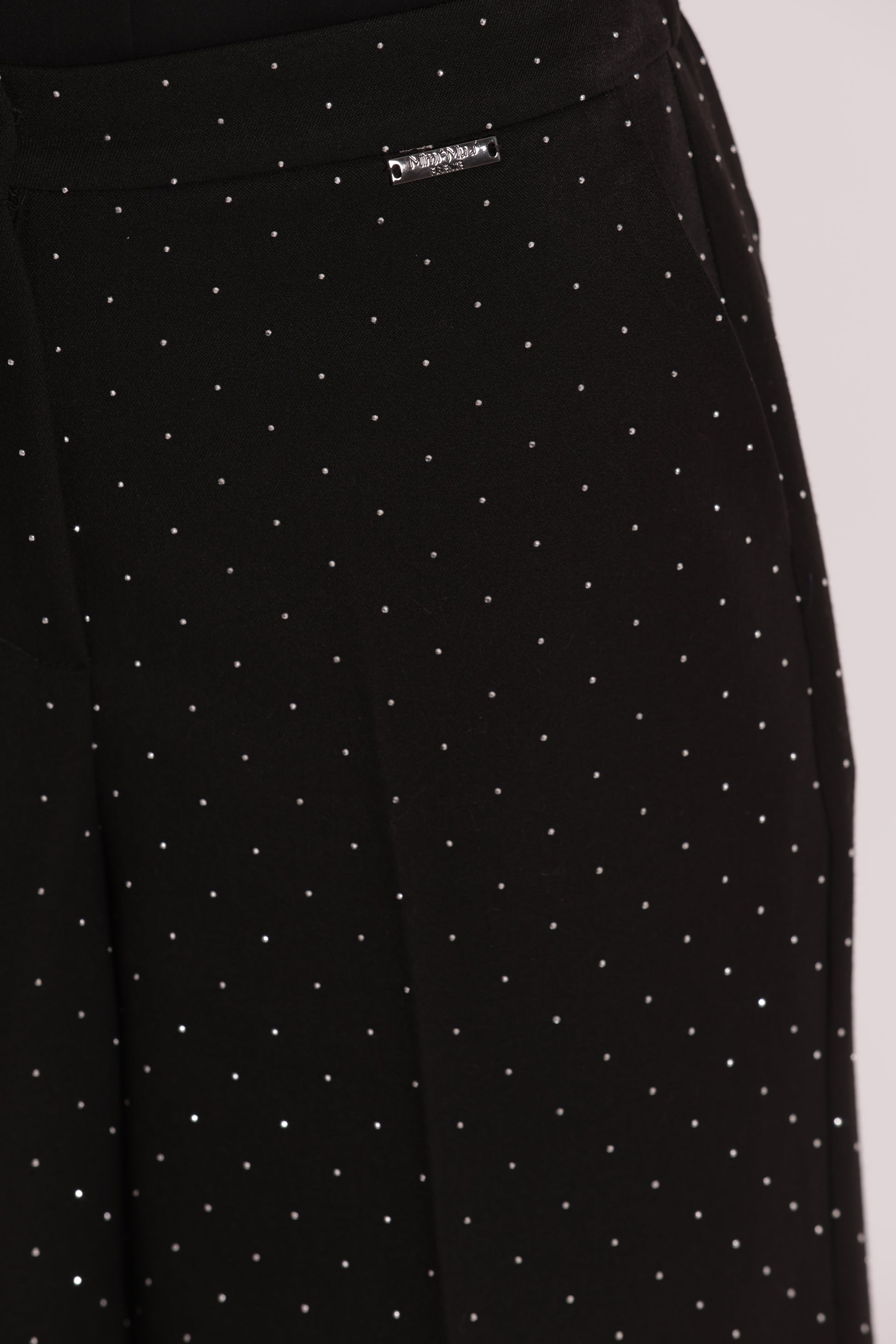 PANTALONE BERMUDA CON APPLICAZIONE DI STRASS