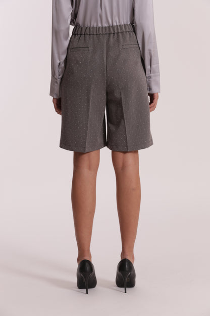 PANTALONE BERMUDA CON APPLICAZIONE DI STRASS