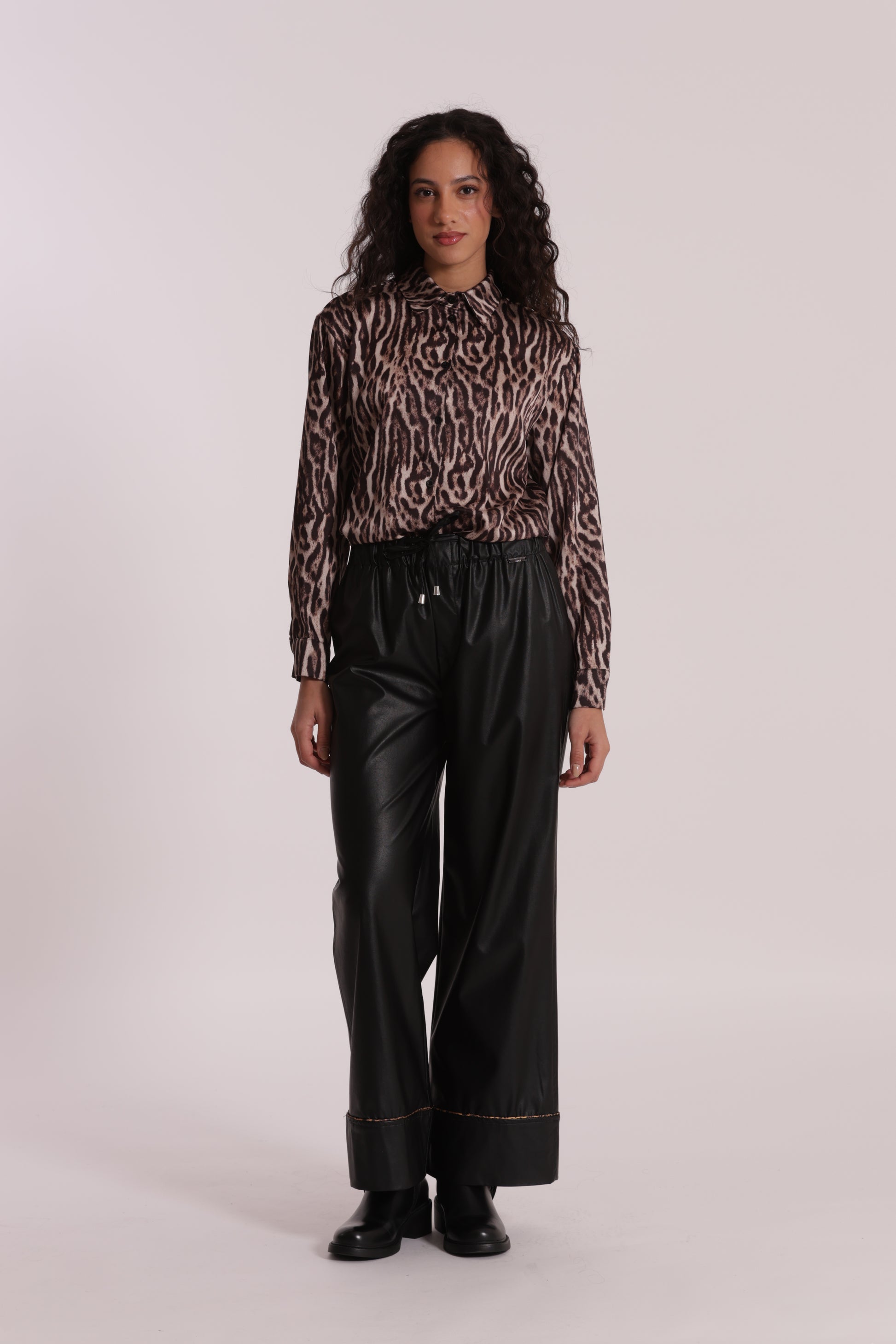 PANTALONE PALAZZO IN SIMIL PELLE CON DETTAGLIO ANIMALIER