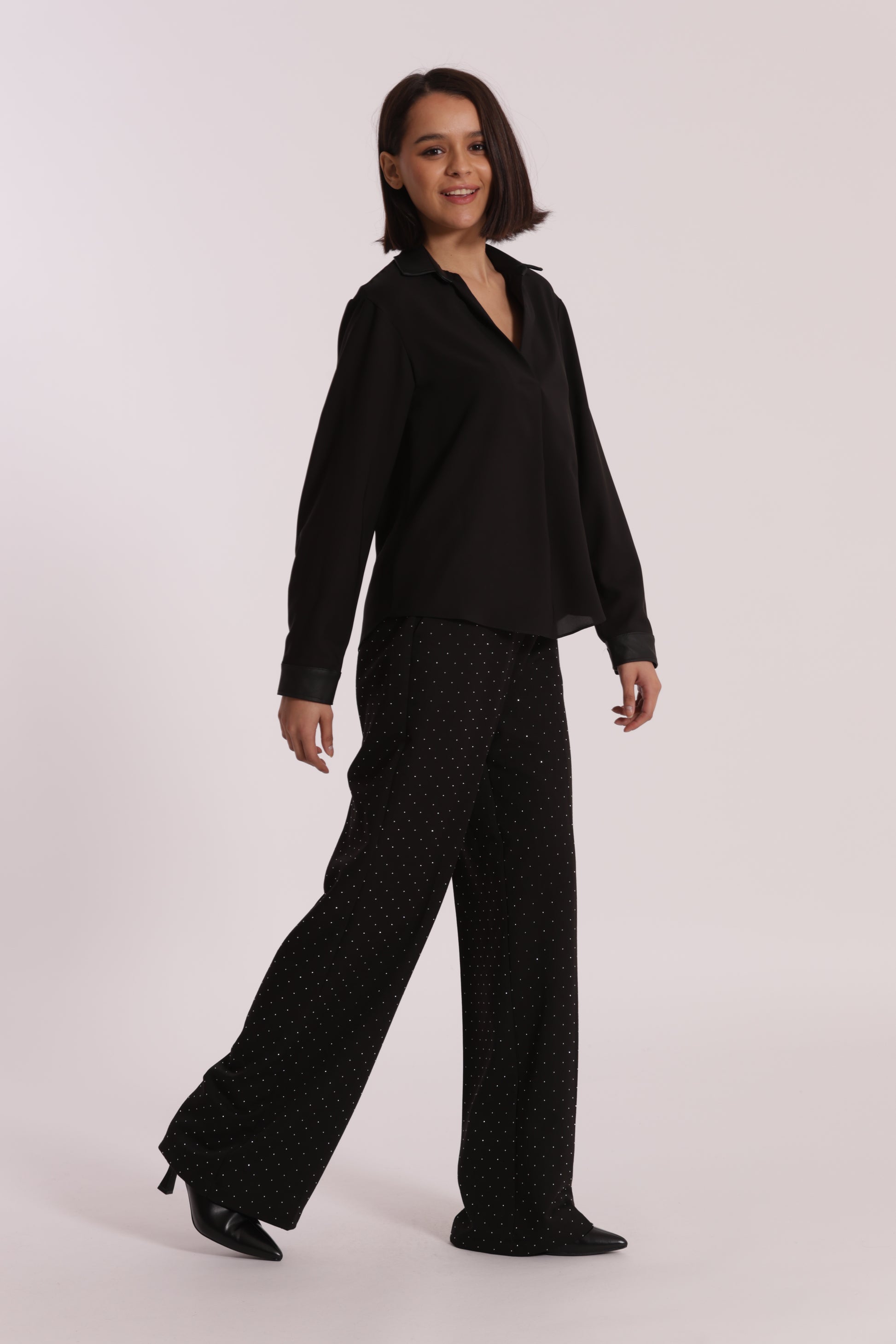 PANTALONE PALAZZO CON APPLICAZIONE DI STRASS