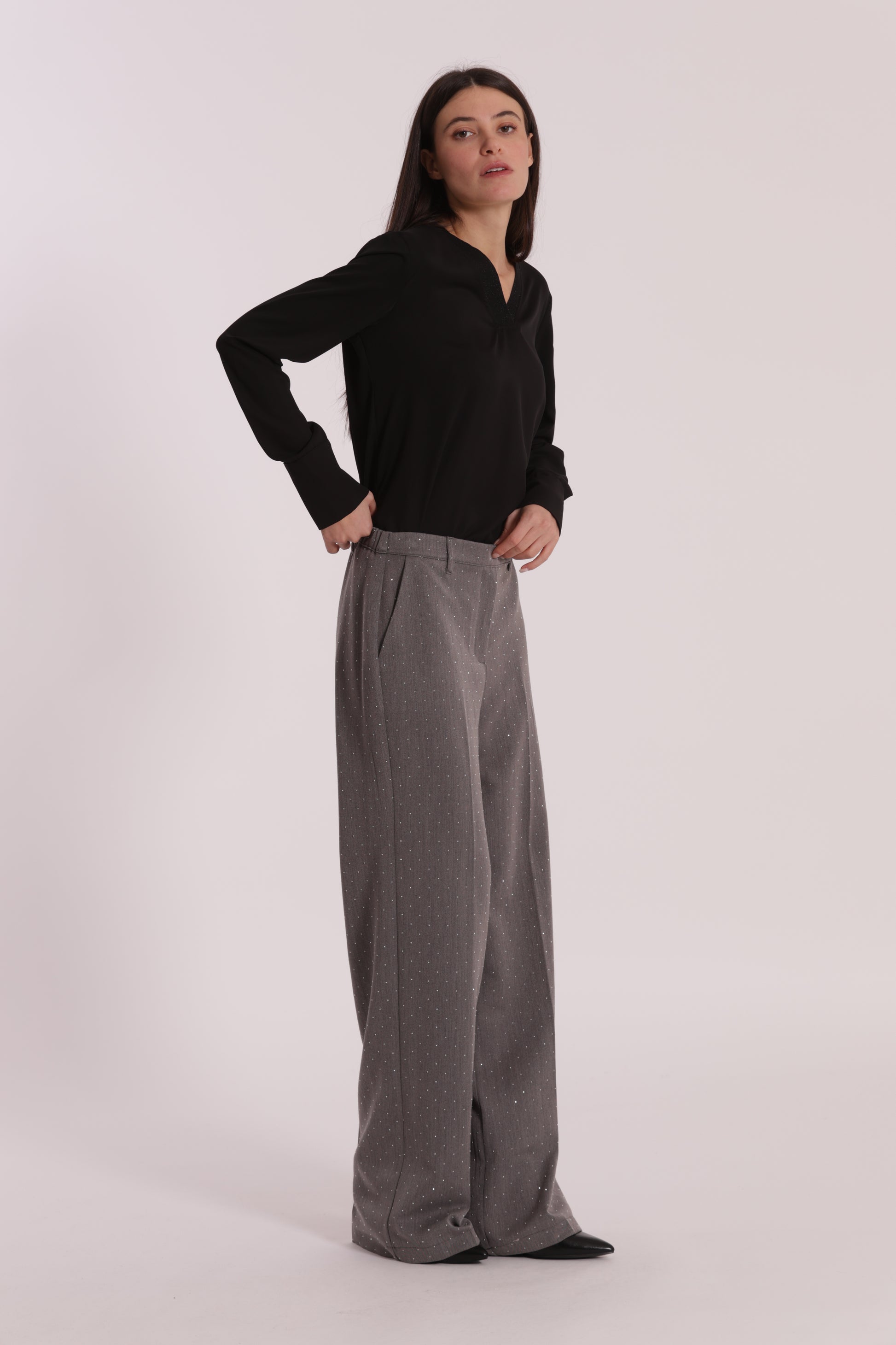 PANTALONE PALAZZO CON APPLICAZIONE DI STRASS