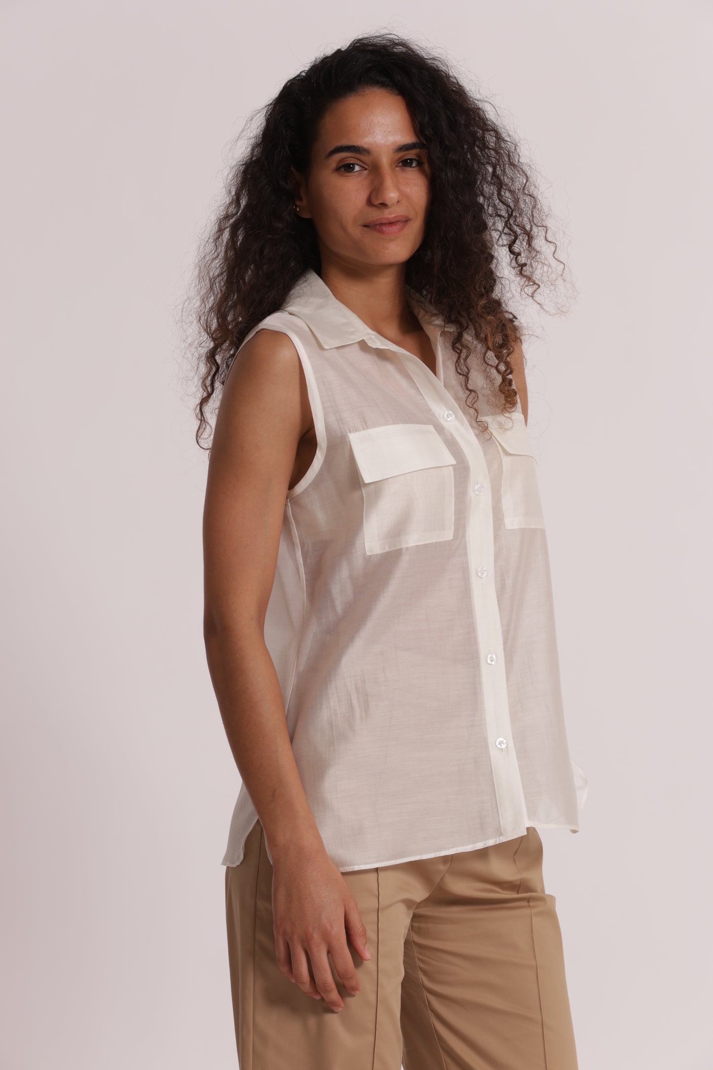 CAMICIA SMANICATA IN TESSUTO LEGGERO