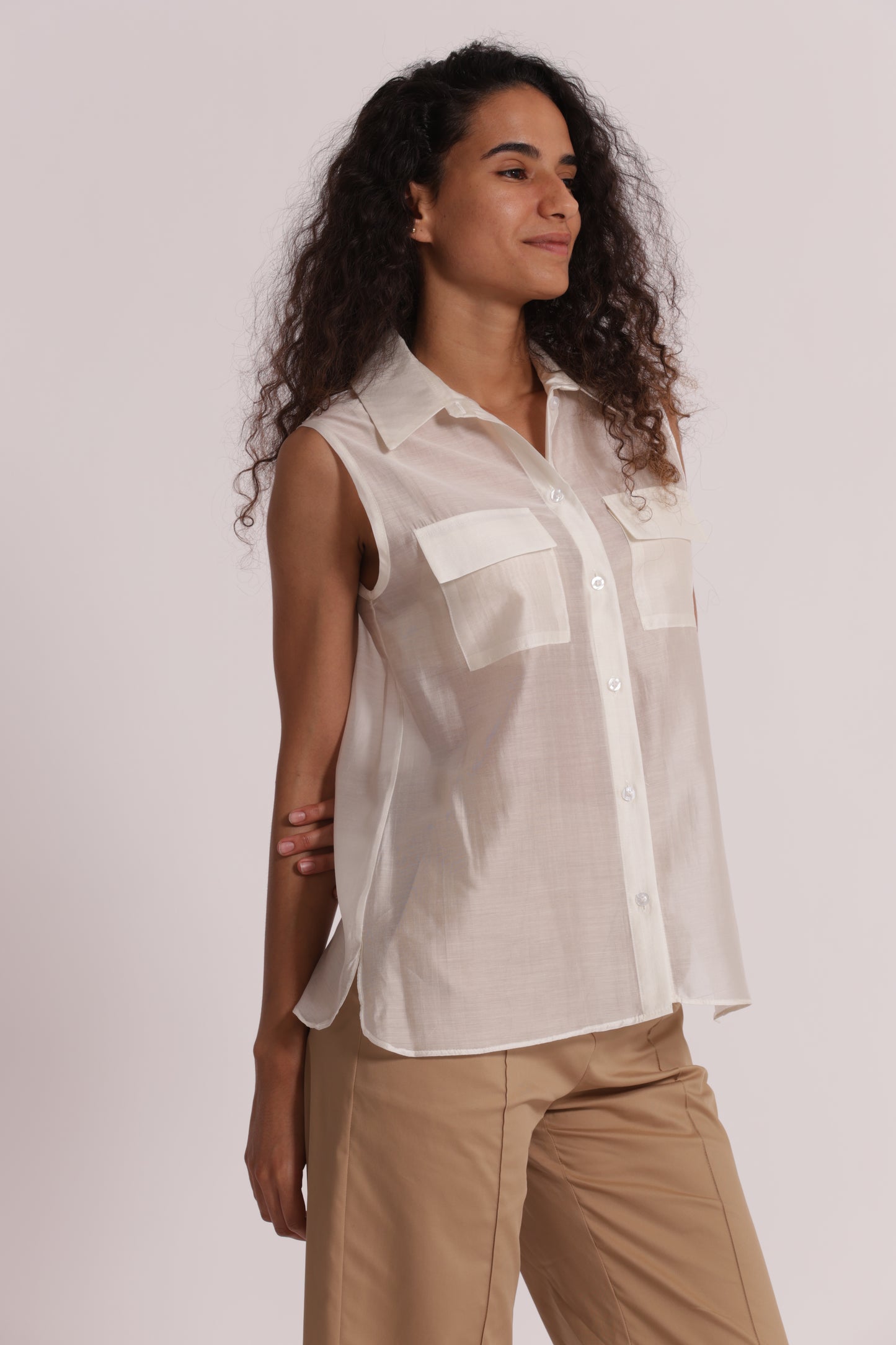 CAMICIA SMANICATA IN TESSUTO LEGGERO