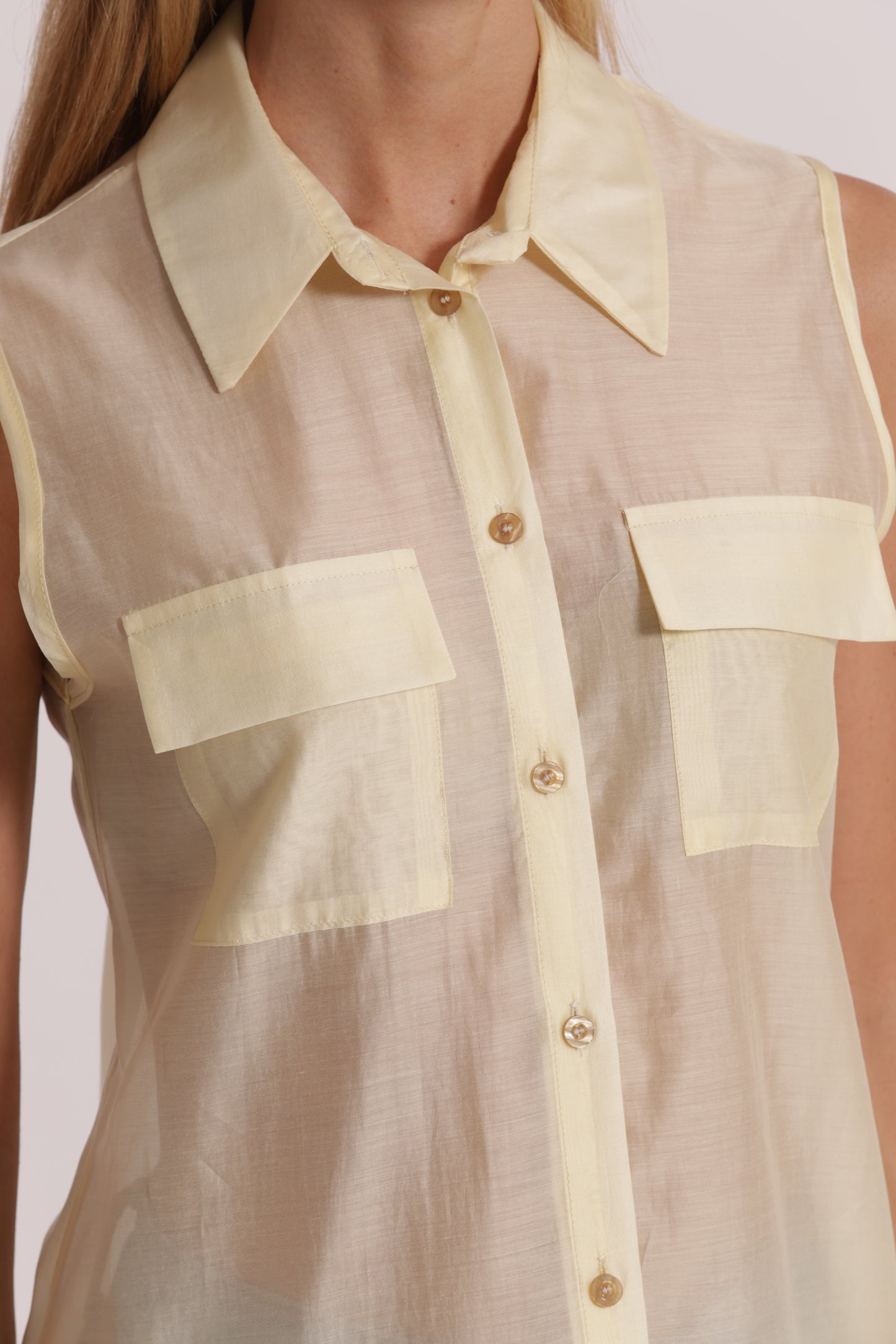 CAMICIA SMANICATA IN TESSUTO LEGGERO
