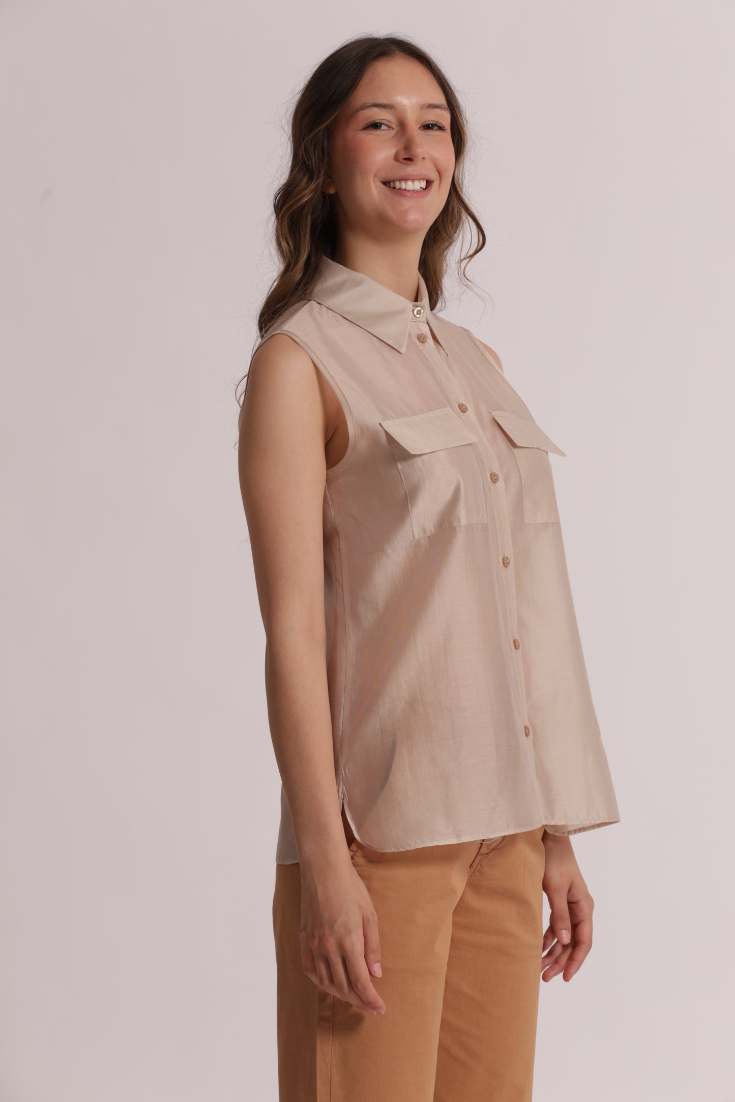 CAMICIA SMANICATA IN TESSUTO LEGGERO