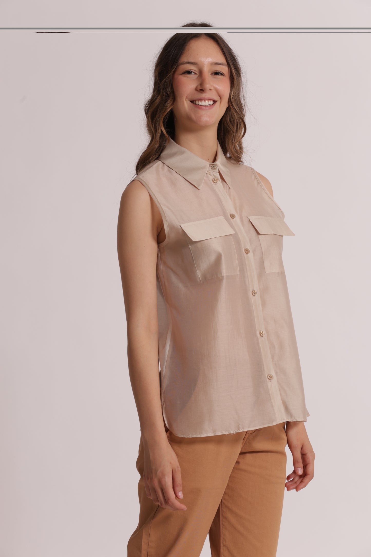 CAMICIA SMANICATA IN TESSUTO LEGGERO