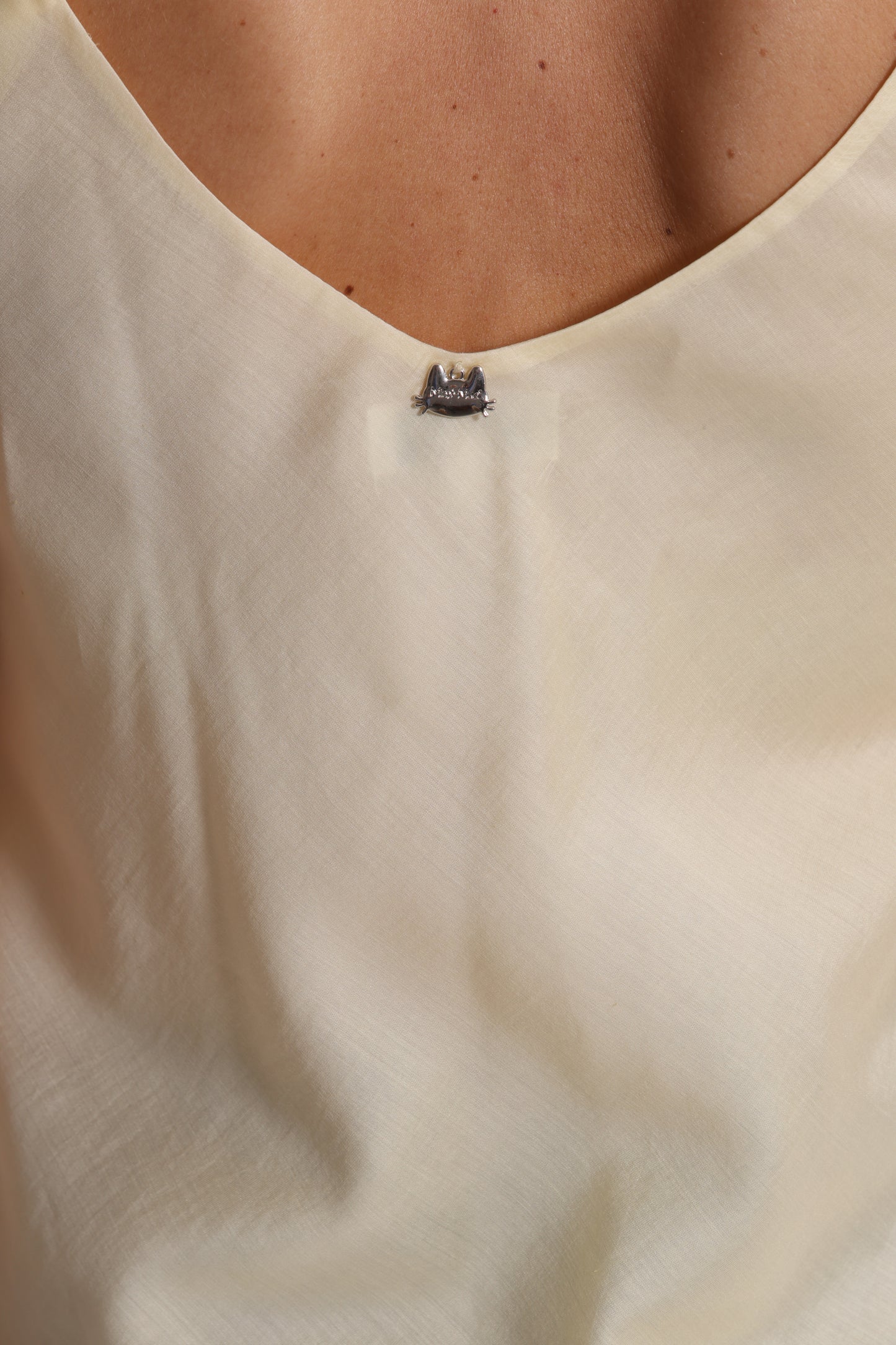 TOP IN TESSUTO LEGGERO