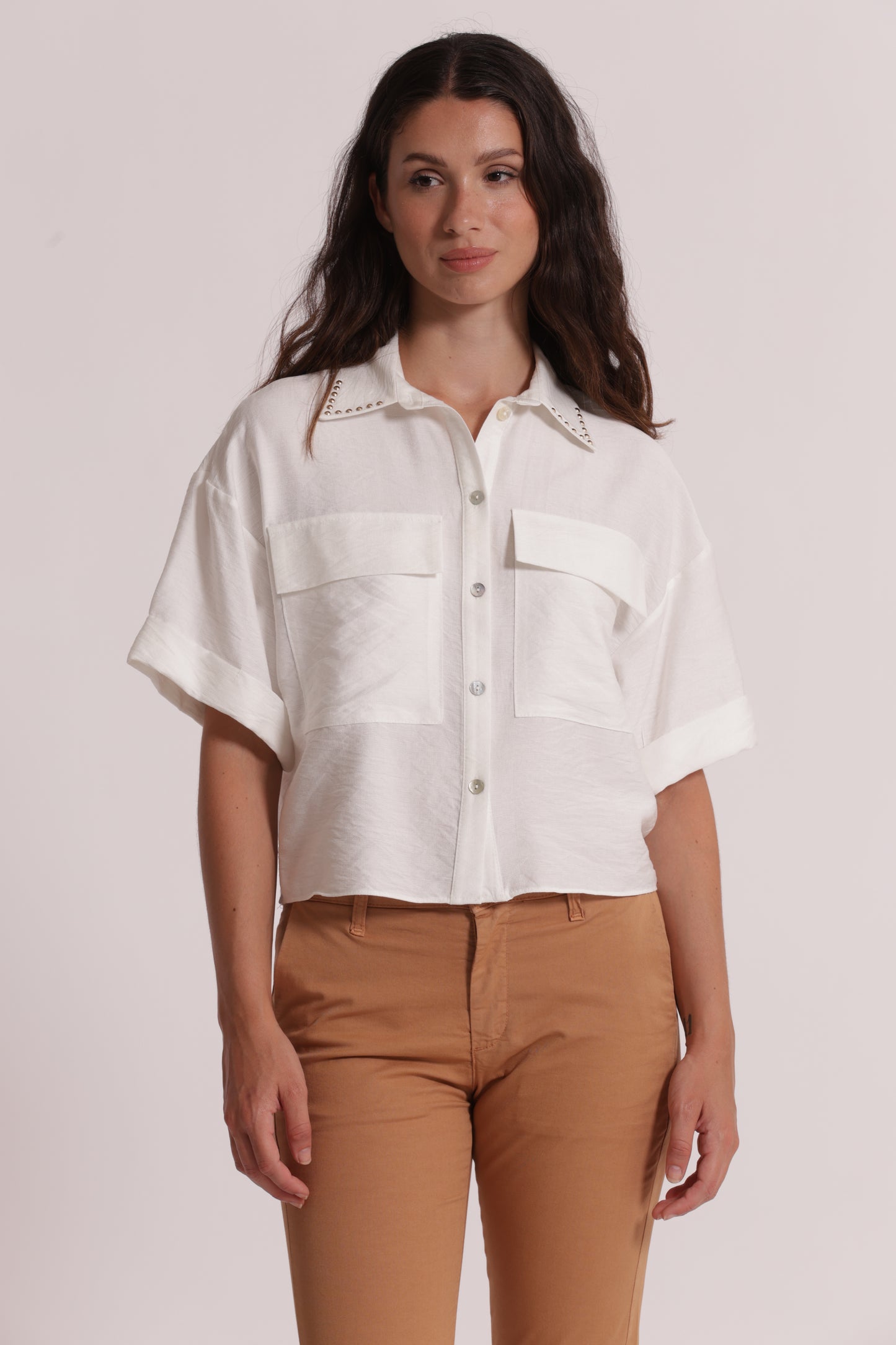 CAMICIA CROPPED CON DETTAGLIO BORCHIE