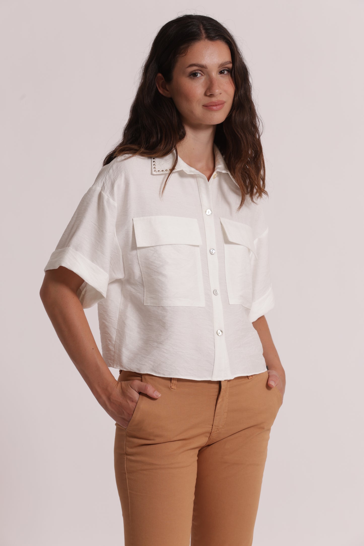 CAMICIA CROPPED CON DETTAGLIO BORCHIE