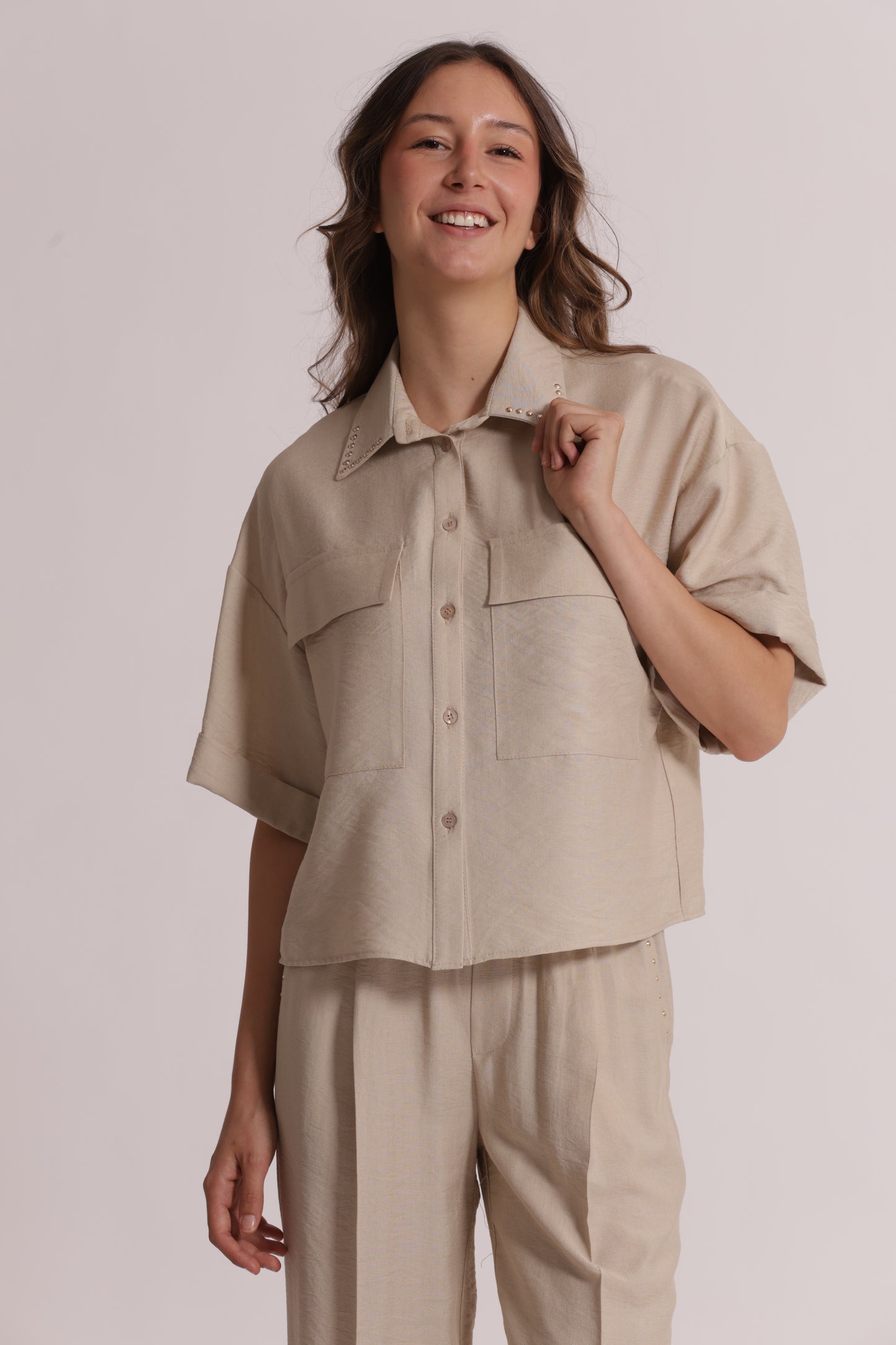 CAMICIA CROPPED CON DETTAGLIO BORCHIE