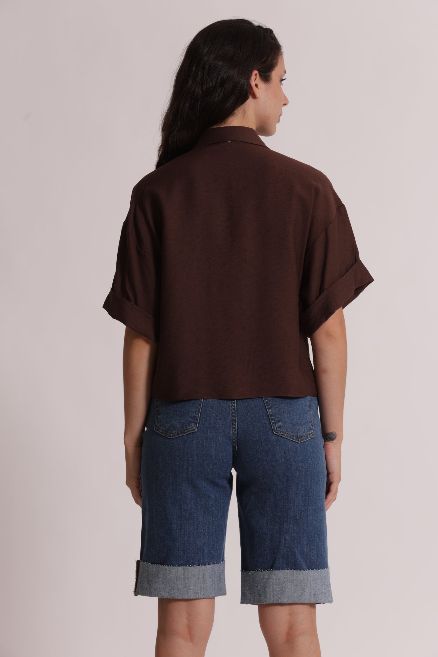 CAMICIA CROPPED CON DETTAGLIO BORCHIE