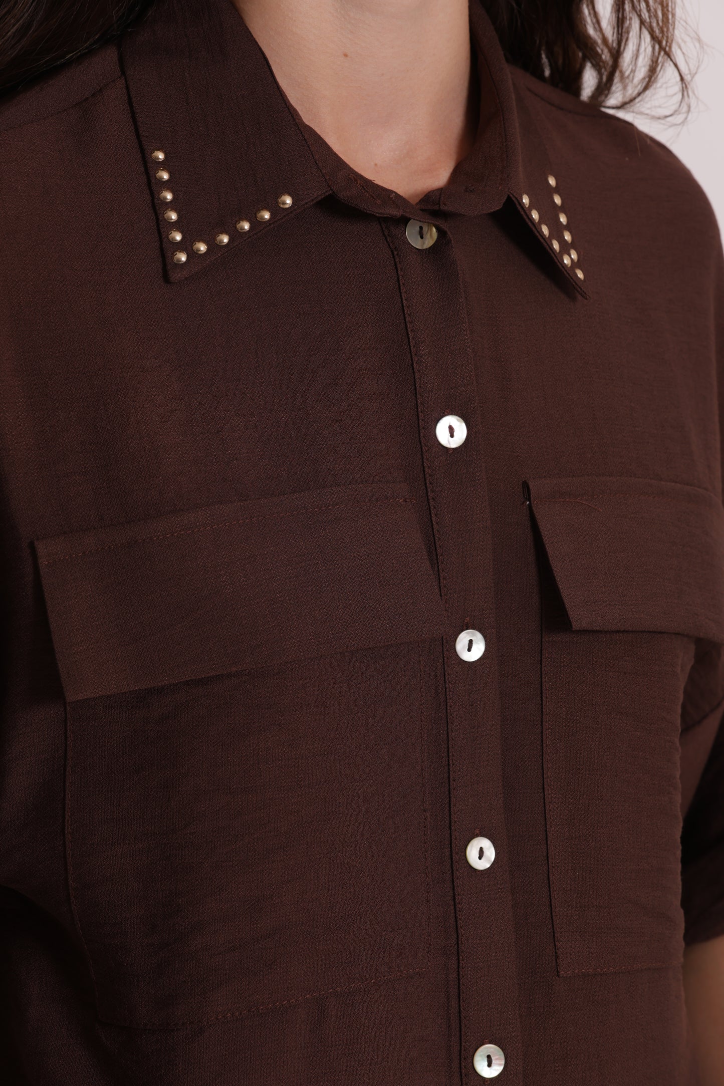 CAMICIA CROPPED CON DETTAGLIO BORCHIE