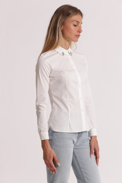 CAMICIA A MANICHE LUNGHE CON DETTAGLIO GIOIELLO