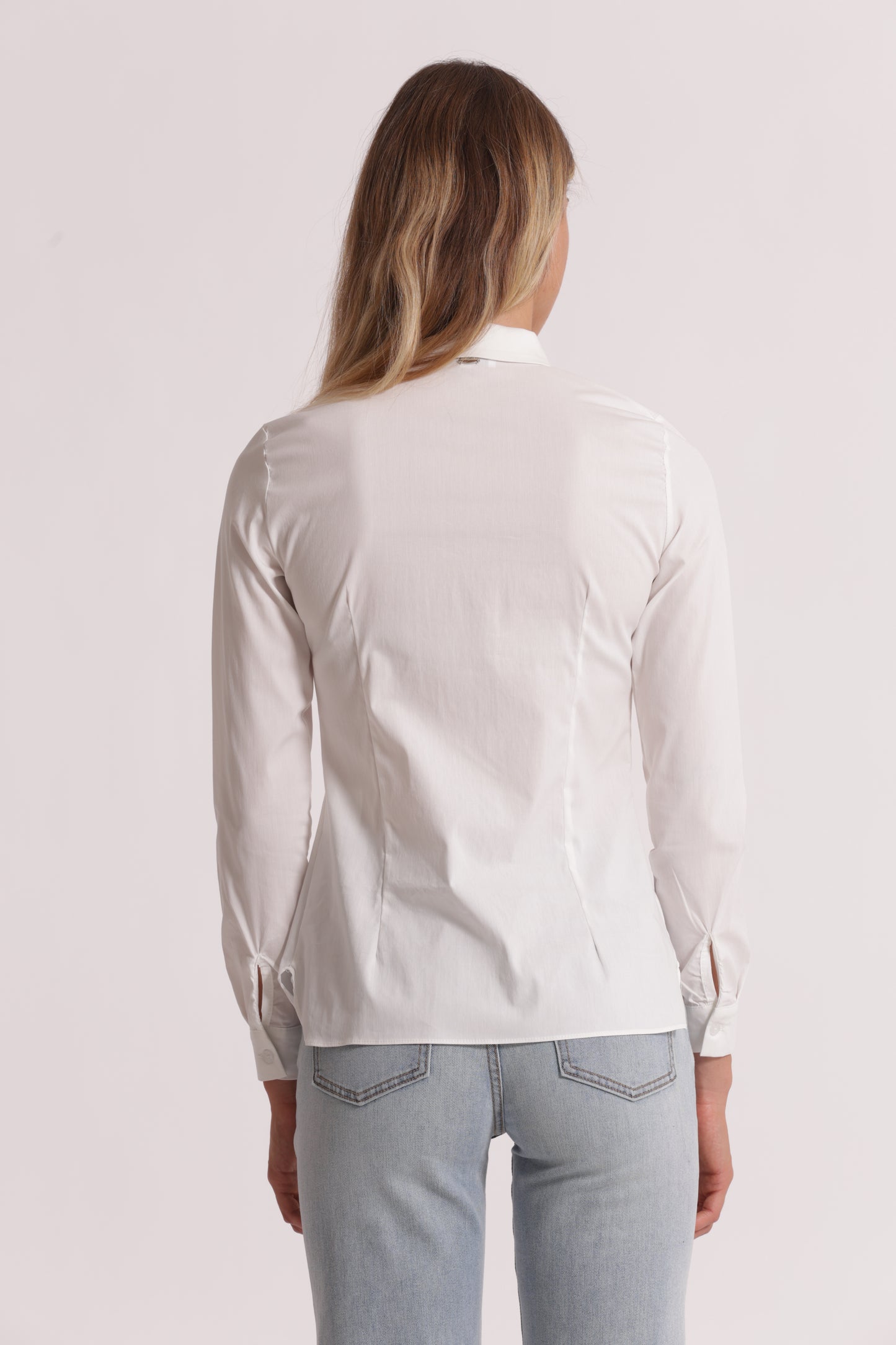 CAMICIA A MANICHE LUNGHE CON DETTAGLIO GIOIELLO