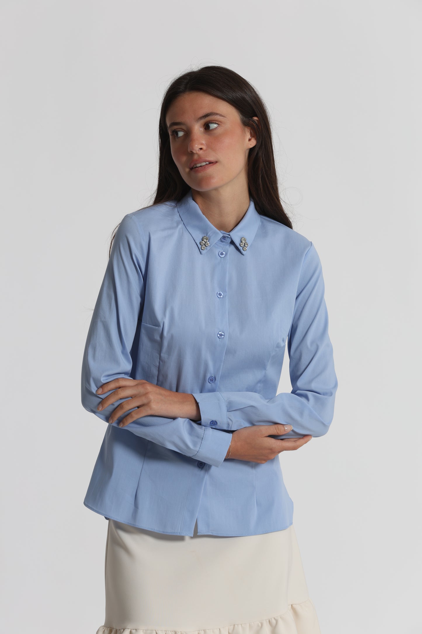 CAMICIA A MANICHE LUNGHE CON DETTAGLIO GIOIELLO