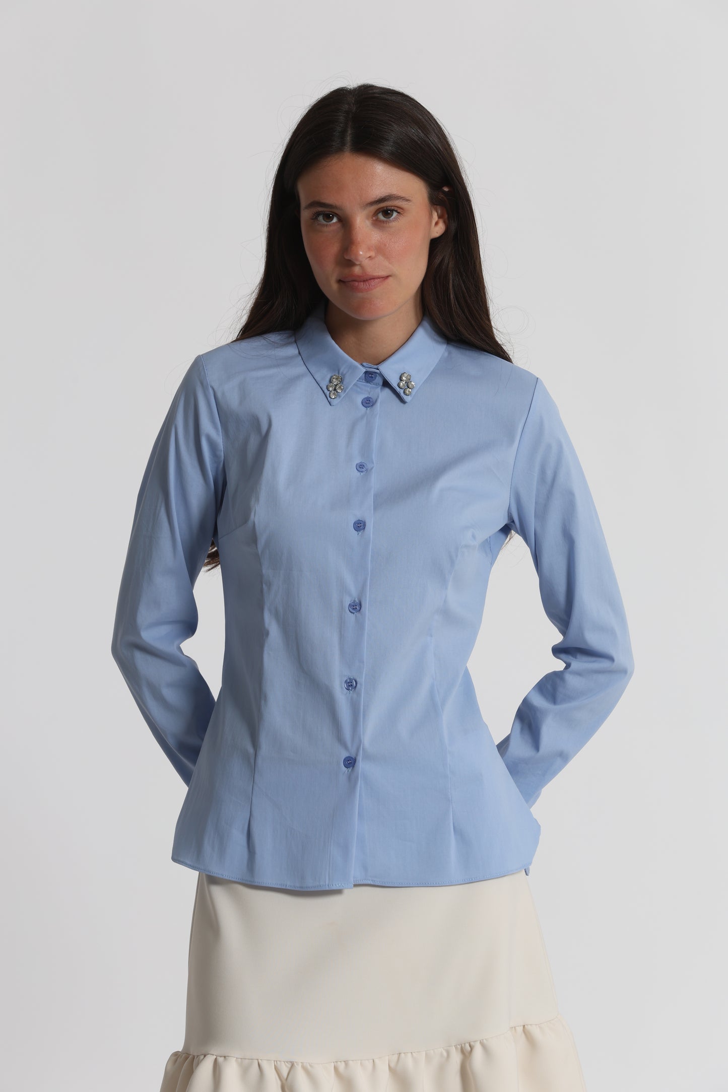 CAMICIA A MANICHE LUNGHE CON DETTAGLIO GIOIELLO