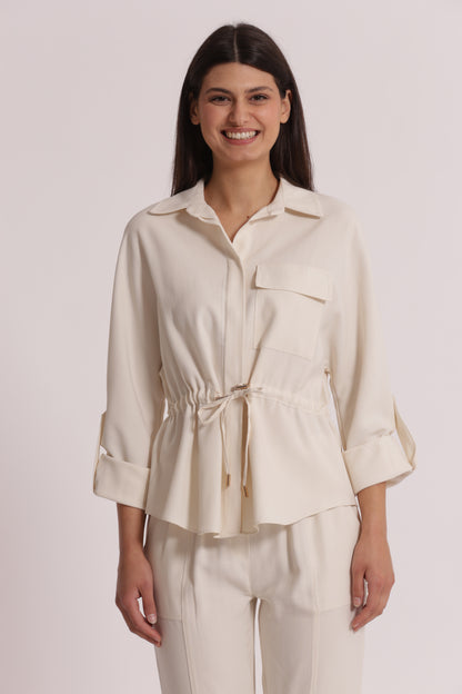 CAMICIA CON CINTURINO REGOLABILE