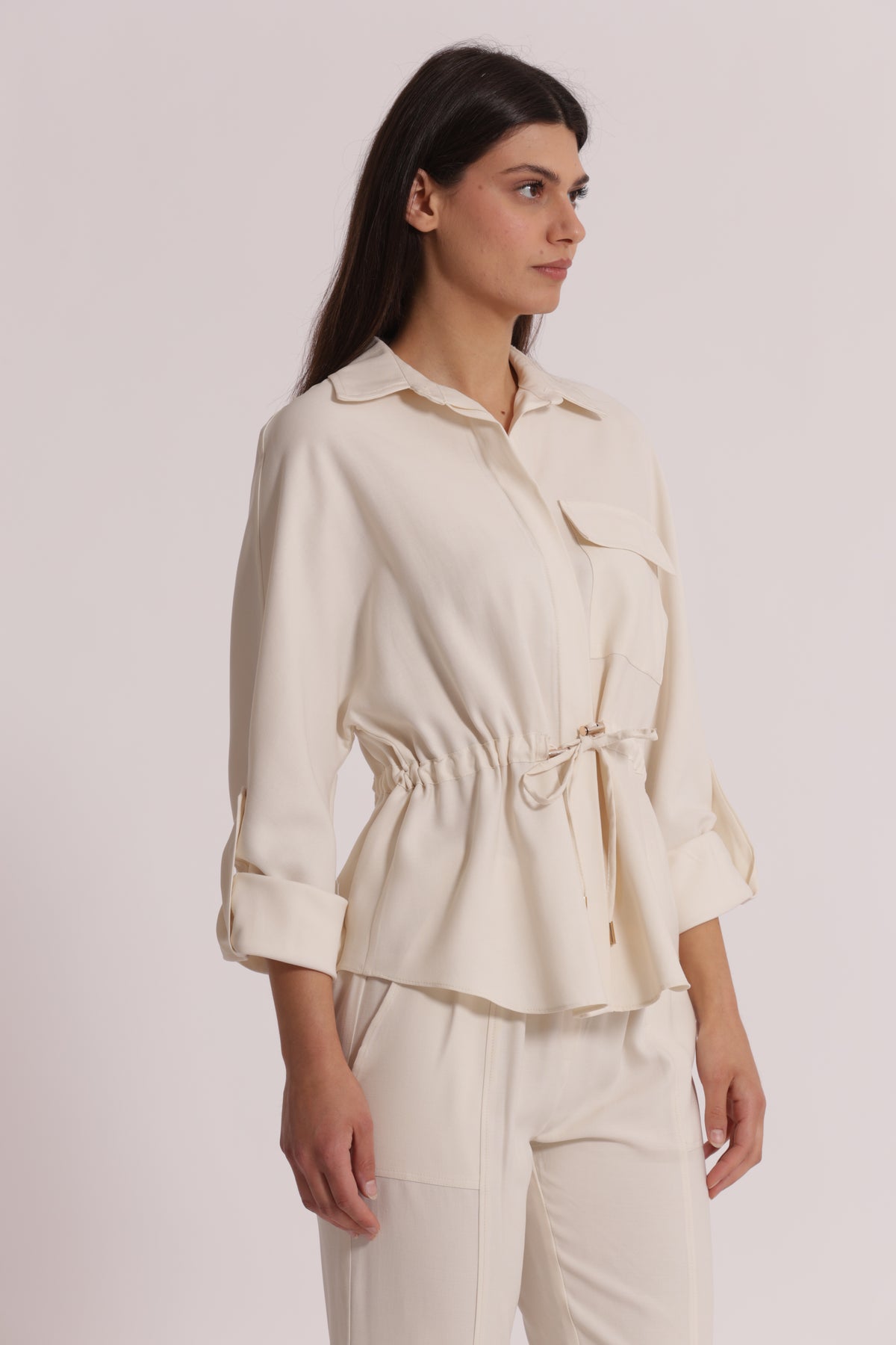 CAMICIA CON CINTURINO REGOLABILE