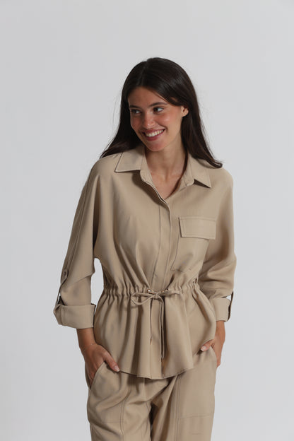 CAMICIA CON CINTURINO REGOLABILE