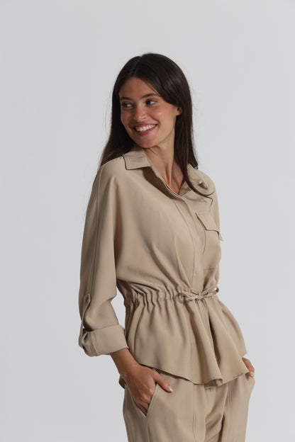 CAMICIA CON CINTURINO REGOLABILE
