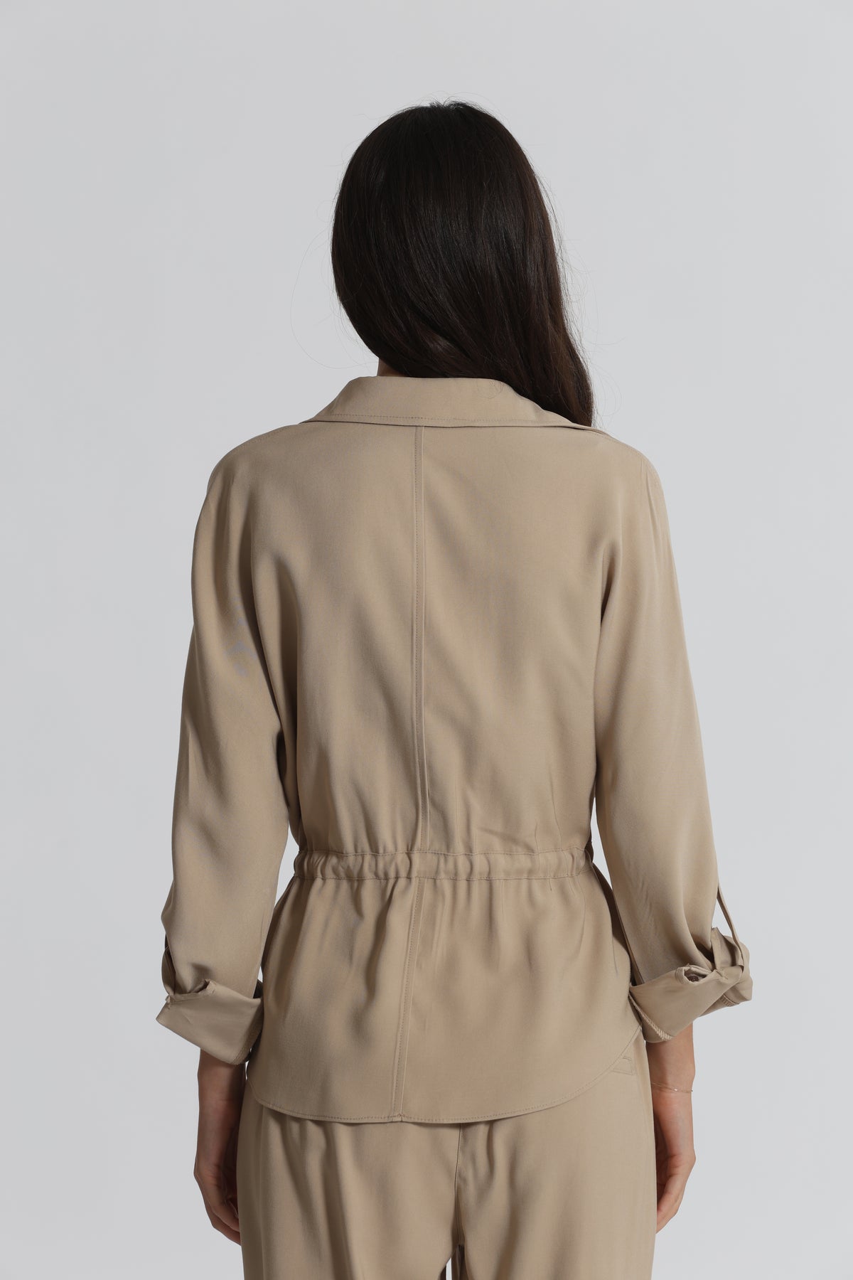 CAMICIA CON CINTURINO REGOLABILE